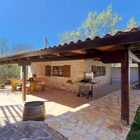 Majda By Interhome Kmeti