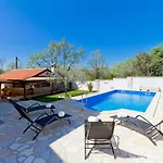 Majda By Interhome Kmeti
