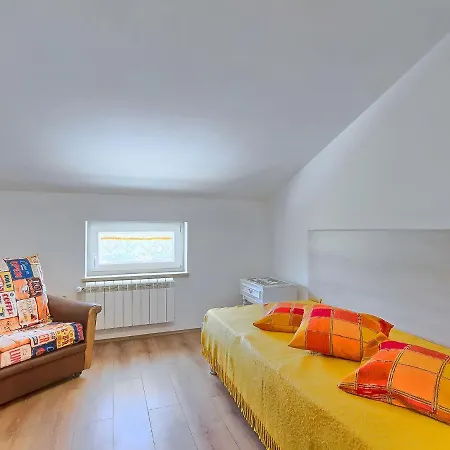 Majda By Interhome Kmeti